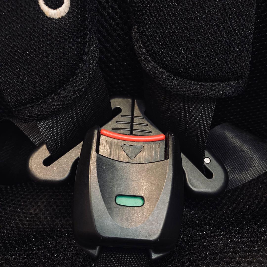 コンビ　ジョイトリップ エアスルーGG ブラック　ジュニアシート　combi