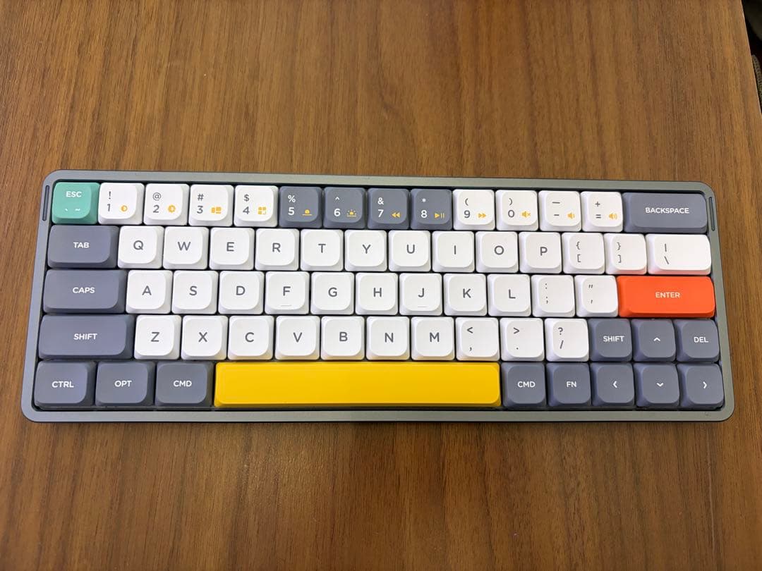 NuPhy AIR60キーボード 本体 とケース