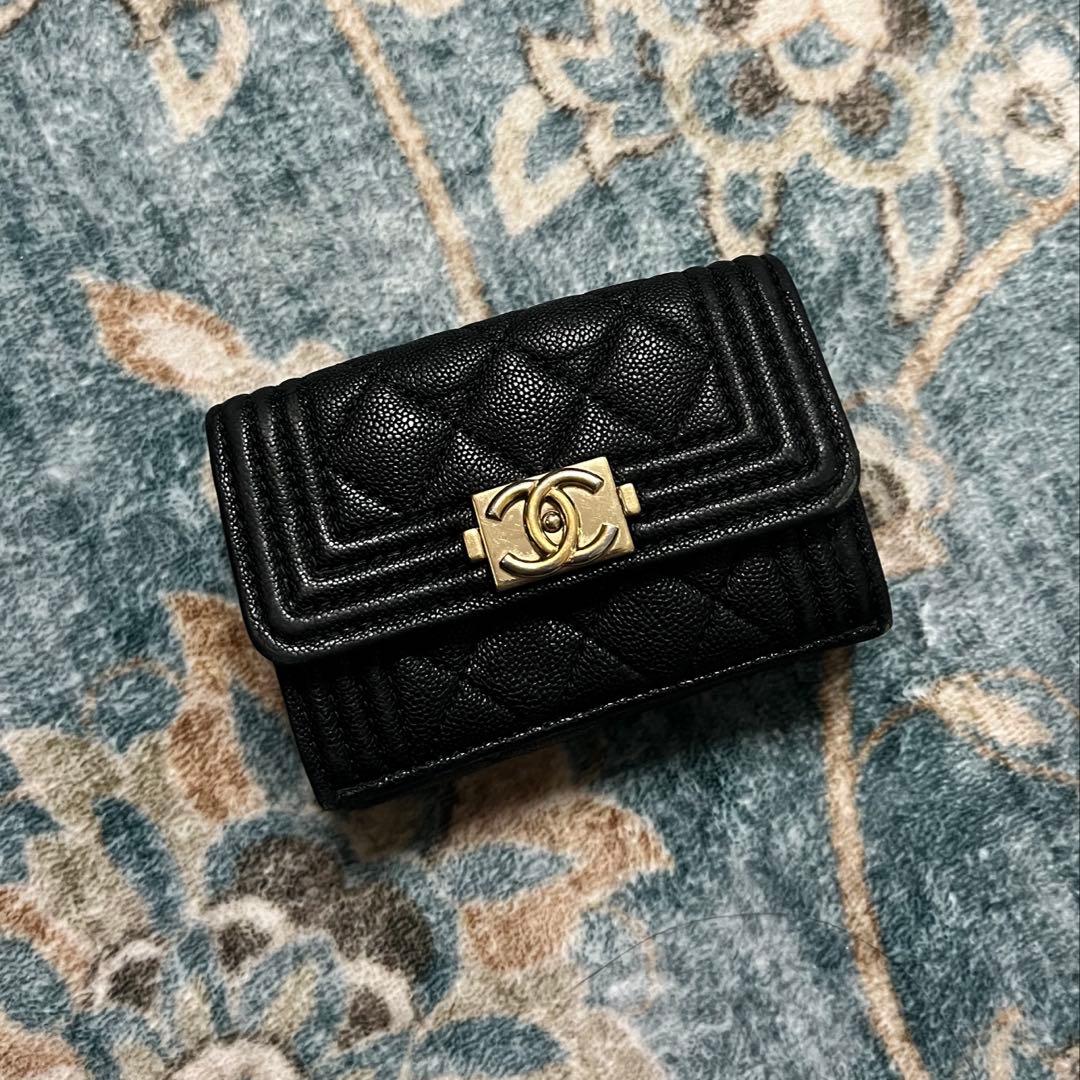 CHANELキャビアスキン三つ折り財布