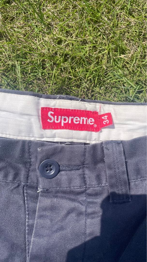 Supremeチノパン