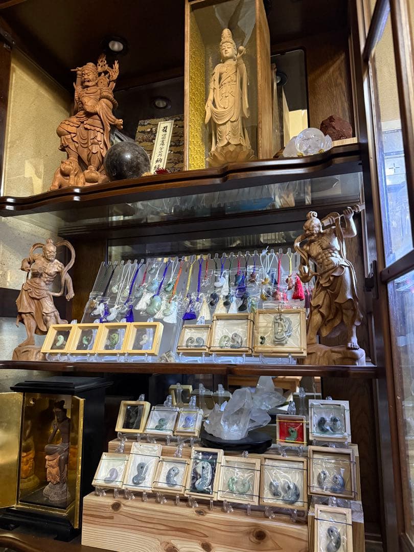 糸魚川翡翠‼️コン沢翡翠‼️青翡翠‼️勾玉‼️送料無料‼️