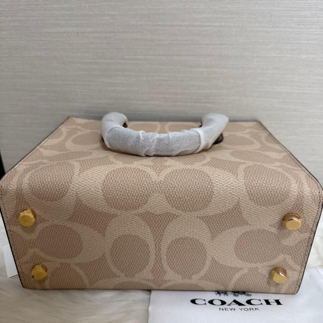 COACH ベージュ レザーショルダーバッグアウトレット