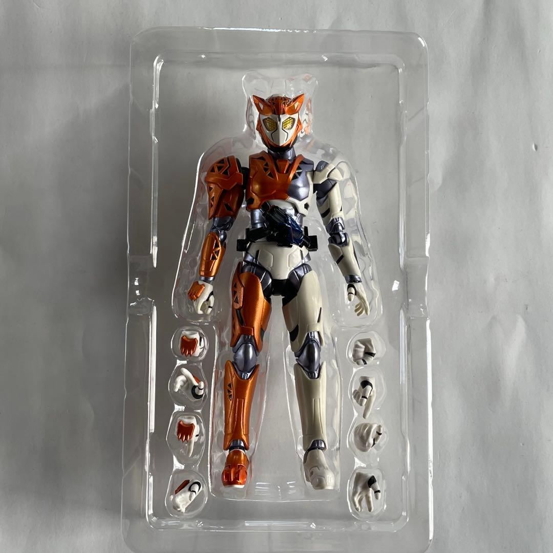 S.H.Figuarts 仮面ライダーバルキリー　仮面ライダー迅　滅