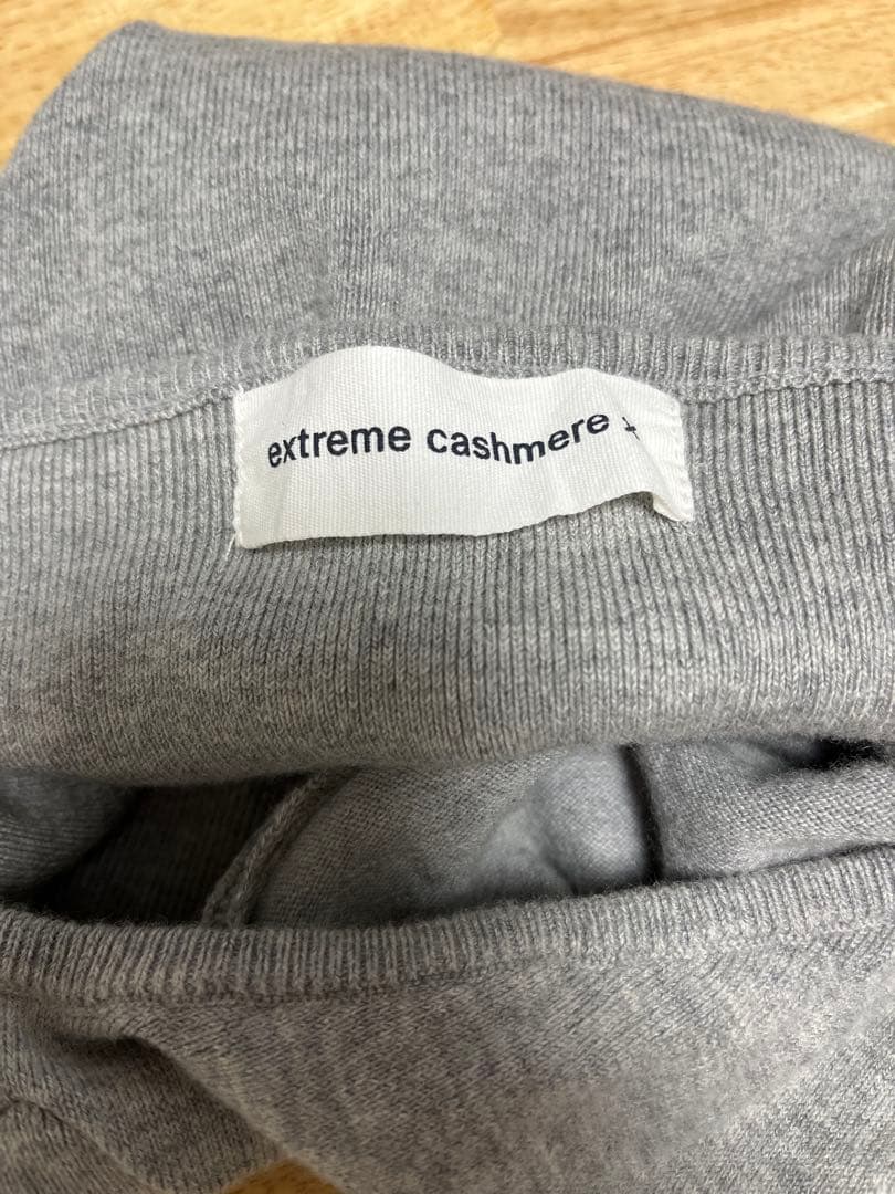 extreme cashmere トップス