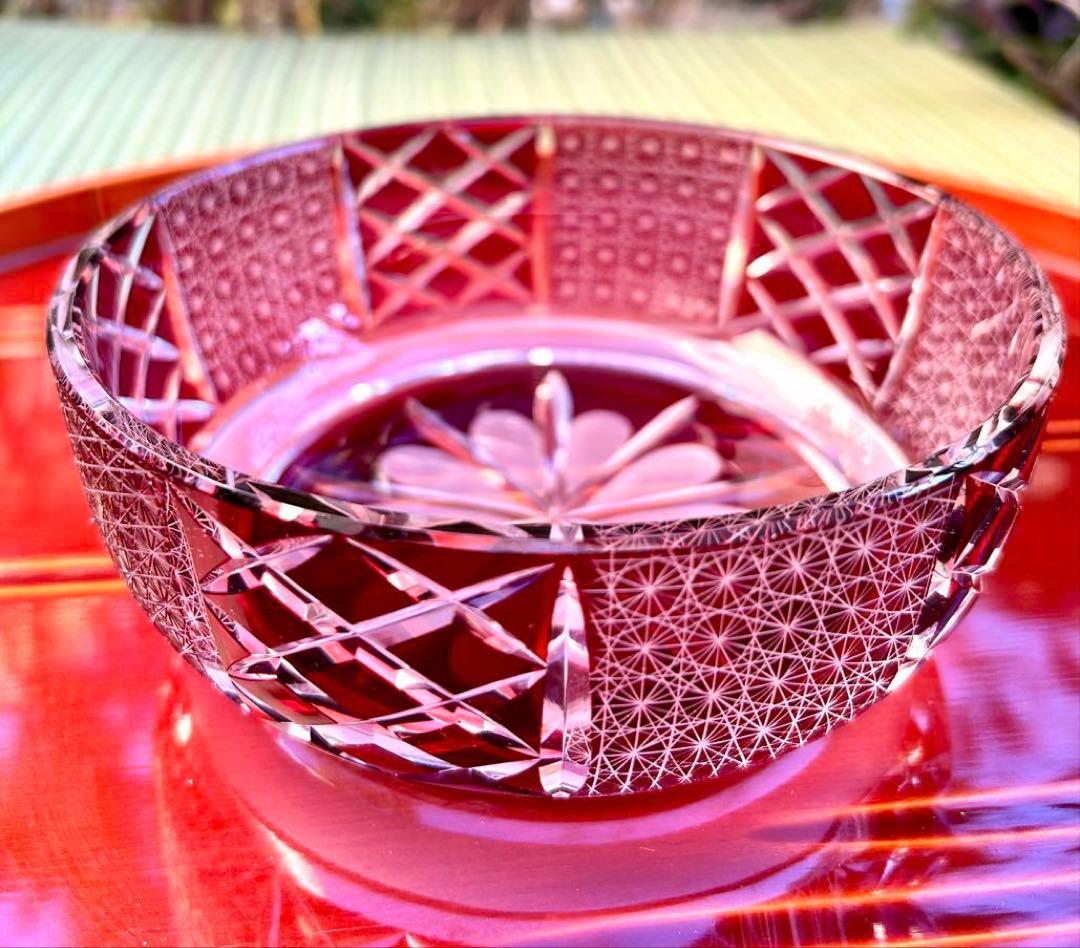 華硝　江戸切子　鉢　中鉢　飾り皿　糸菊つなぎ紋様　赤色カットガラスボウル