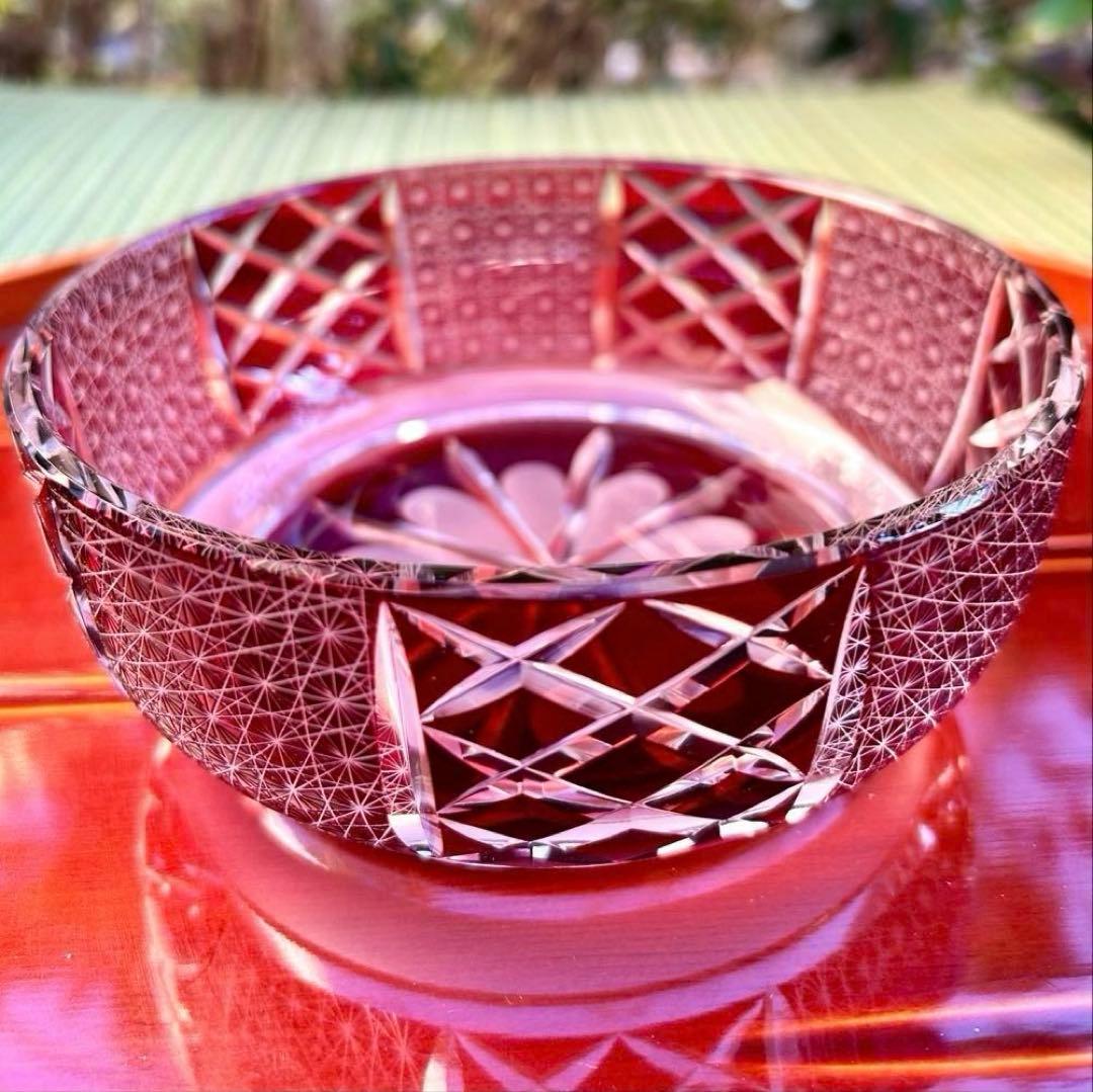 華硝　江戸切子　鉢　中鉢　飾り皿　糸菊つなぎ紋様　赤色カットガラスボウル