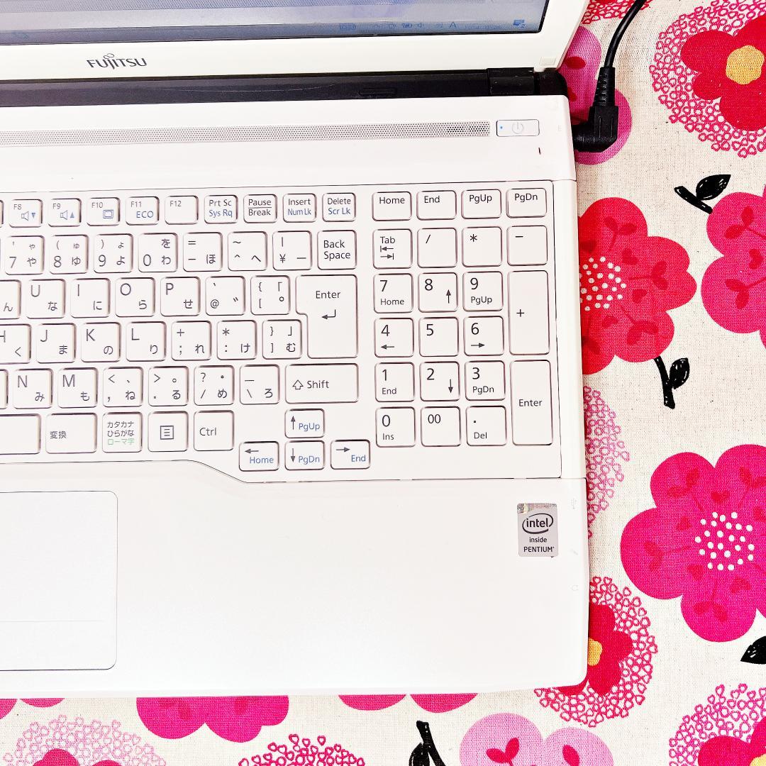 109.【メモリ8GB✨新品爆速SSD搭載❣️】カメラ付き✨ノートパソコン✨白