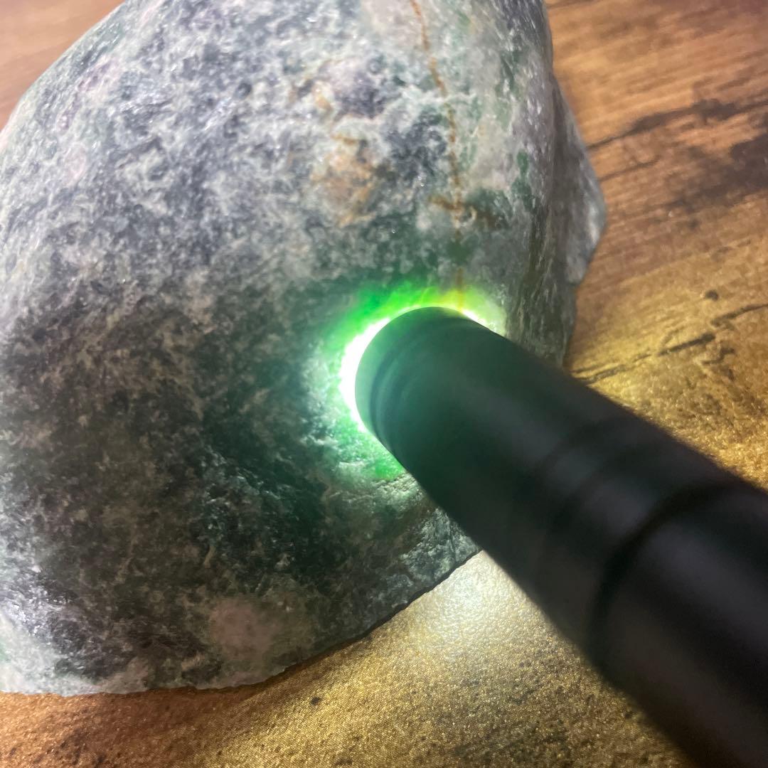 610g 糸魚川 翡翠 緑灰黒