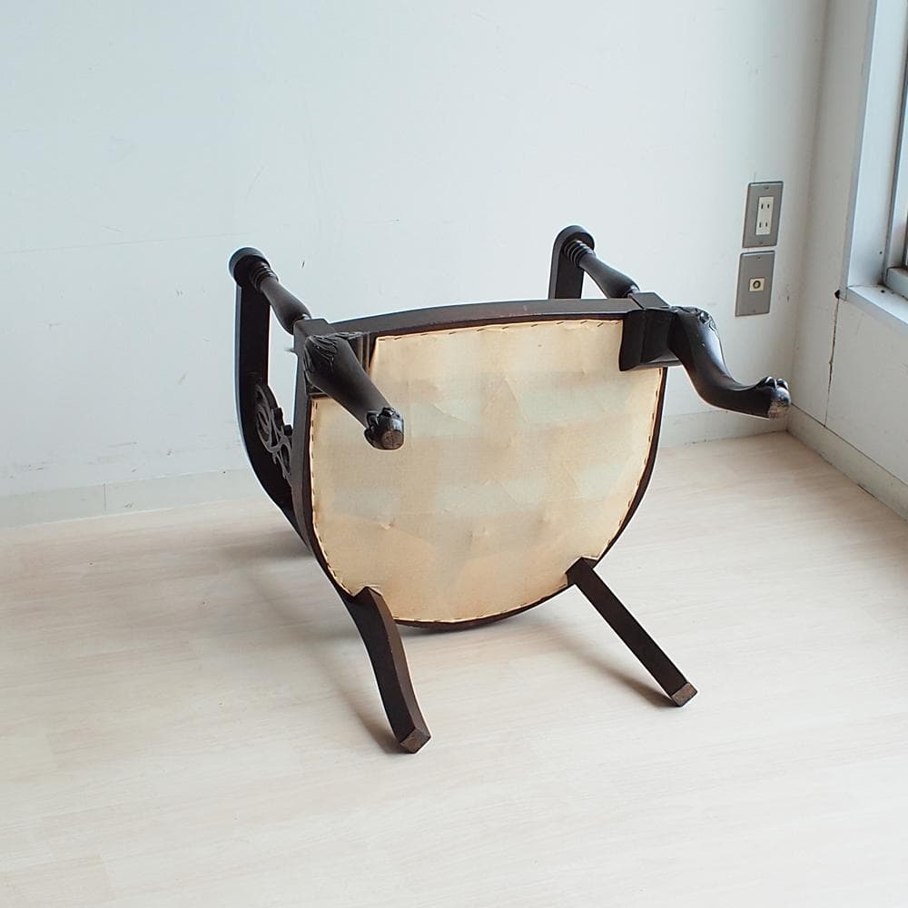 アンティーク アームチェア B 猫脚 鋲 透かし彫り 彫刻 マホガニー材