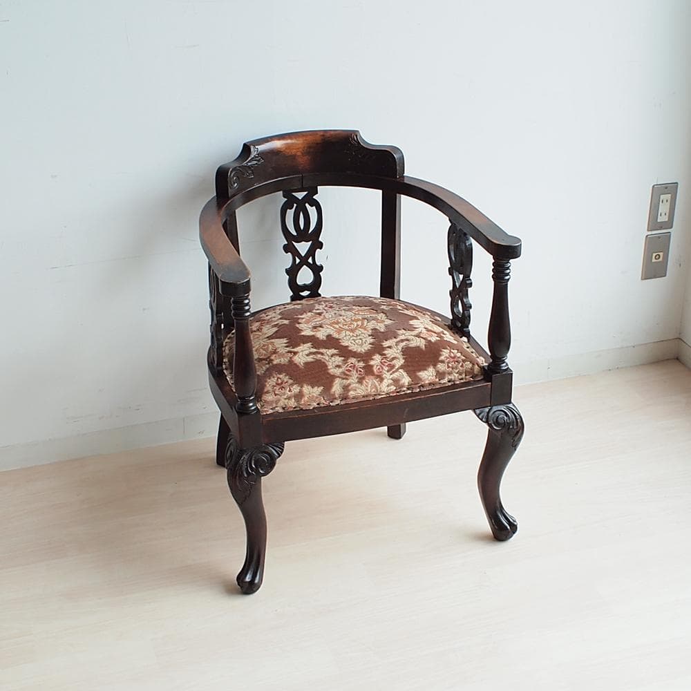 アンティーク アームチェア B 猫脚 鋲 透かし彫り 彫刻 マホガニー材