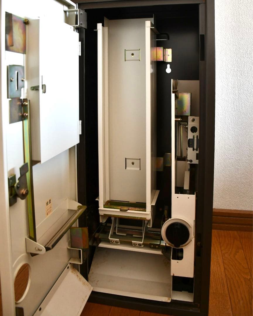ダイト電源不要の自販機　手動式自動販売機　鍵付き　貝印　昭和レトロ　髭剃り