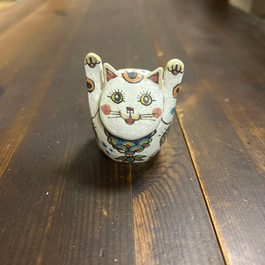作家　陶芸作家　招き猫　欲張り両手上げ猫　縁起物　金運　幸福　商売繁盛　手描き