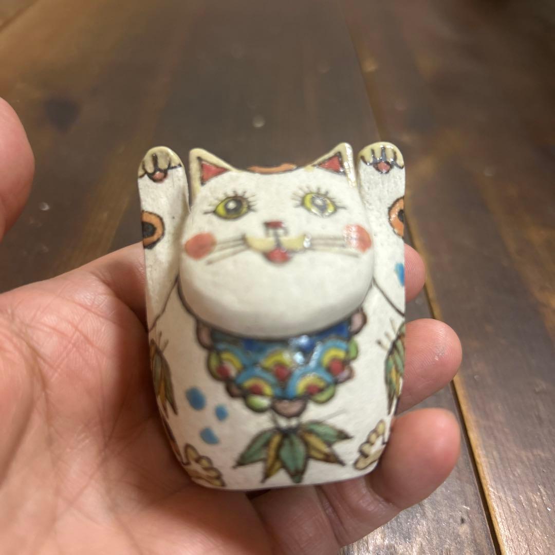 作家　陶芸作家　招き猫　欲張り両手上げ猫　縁起物　金運　幸福　商売繁盛　手描き