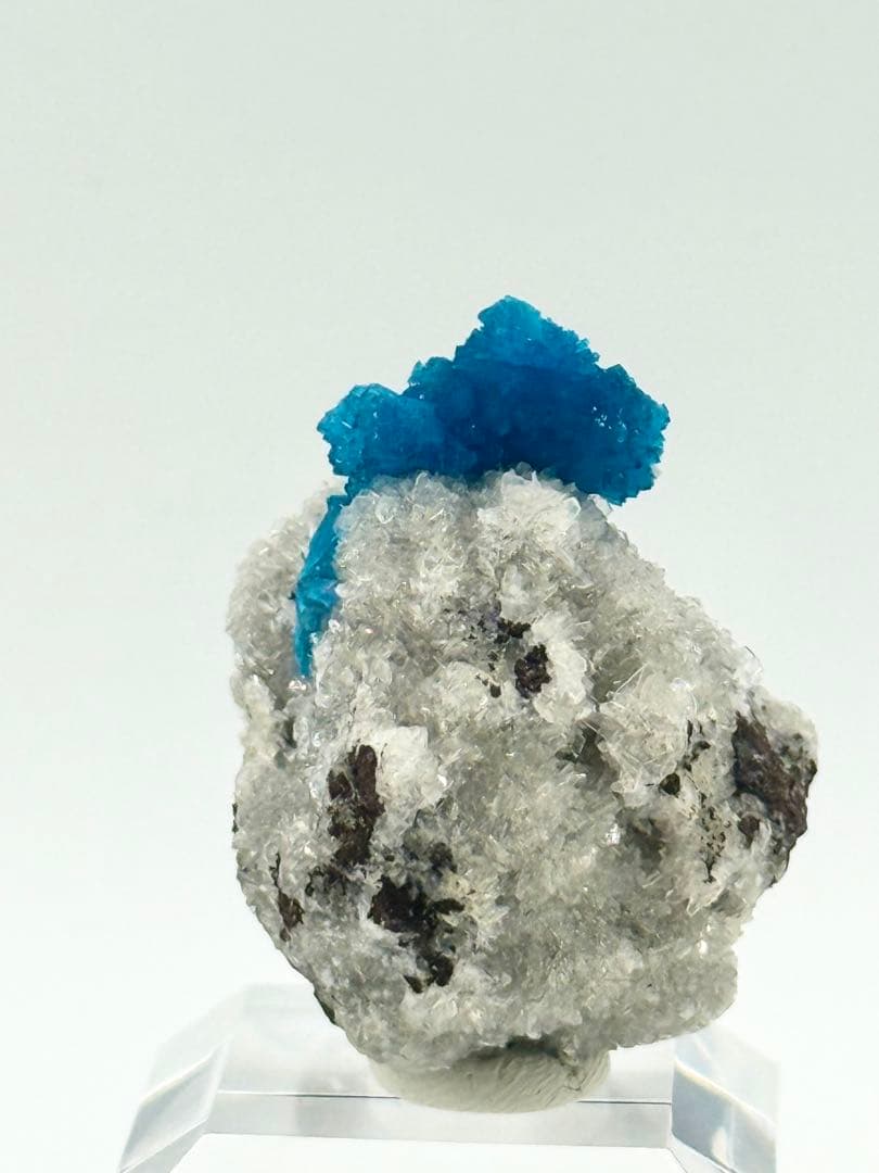 カバンサイト　原石　鉱物標本　ペンタゴナイト　アポフィライト