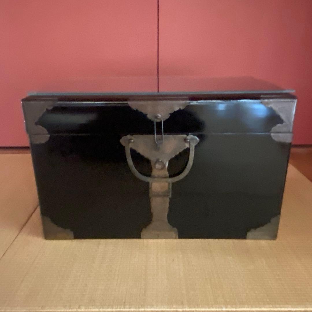 真鍮・銅の挟み箱　衣裳箱　黒色　お値下げ