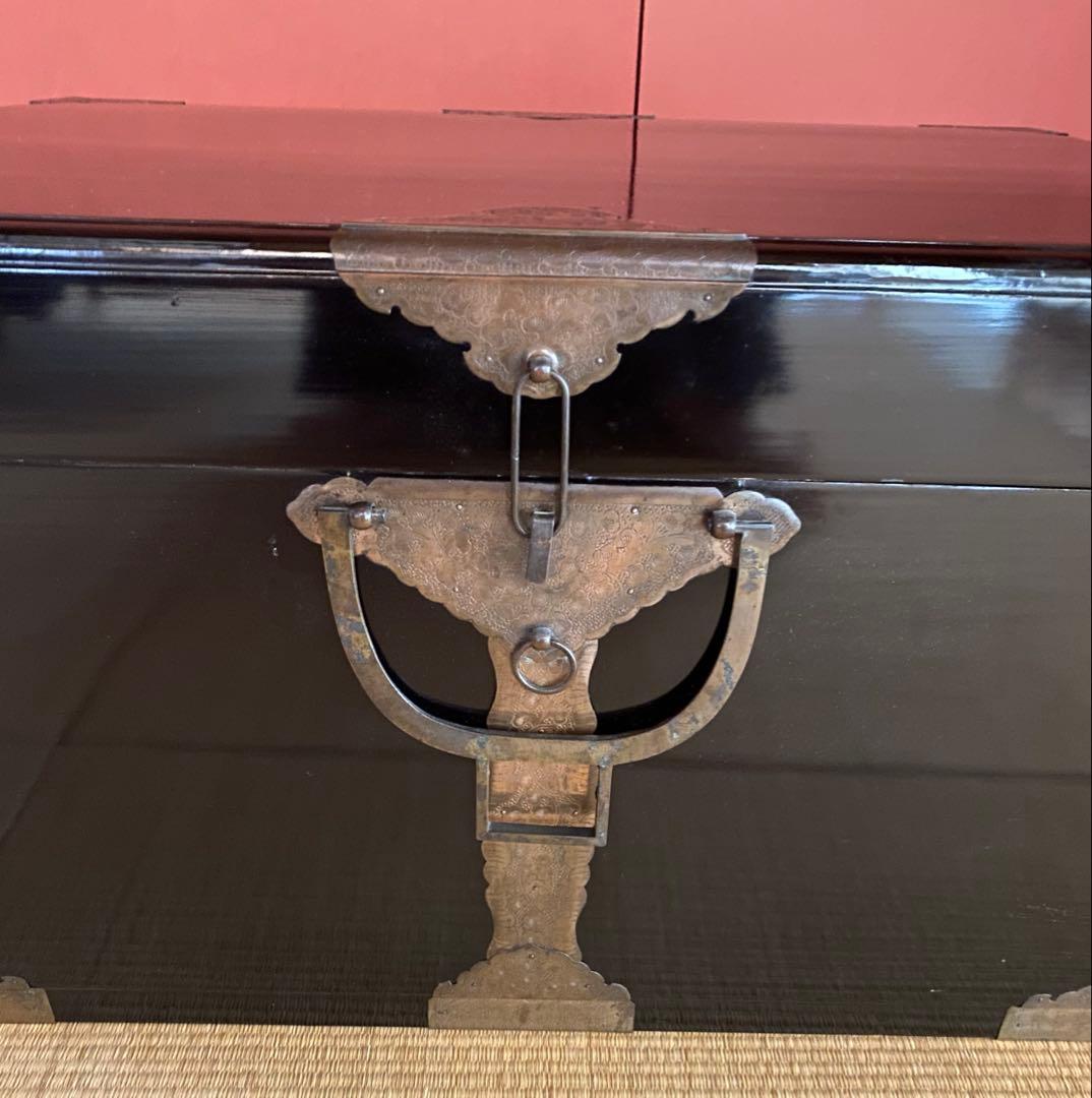 真鍮・銅の挟み箱　衣裳箱　黒色　お値下げ