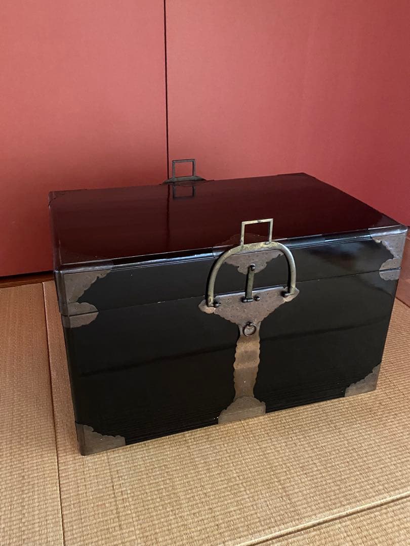 真鍮・銅の挟み箱　衣裳箱　黒色　お値下げ