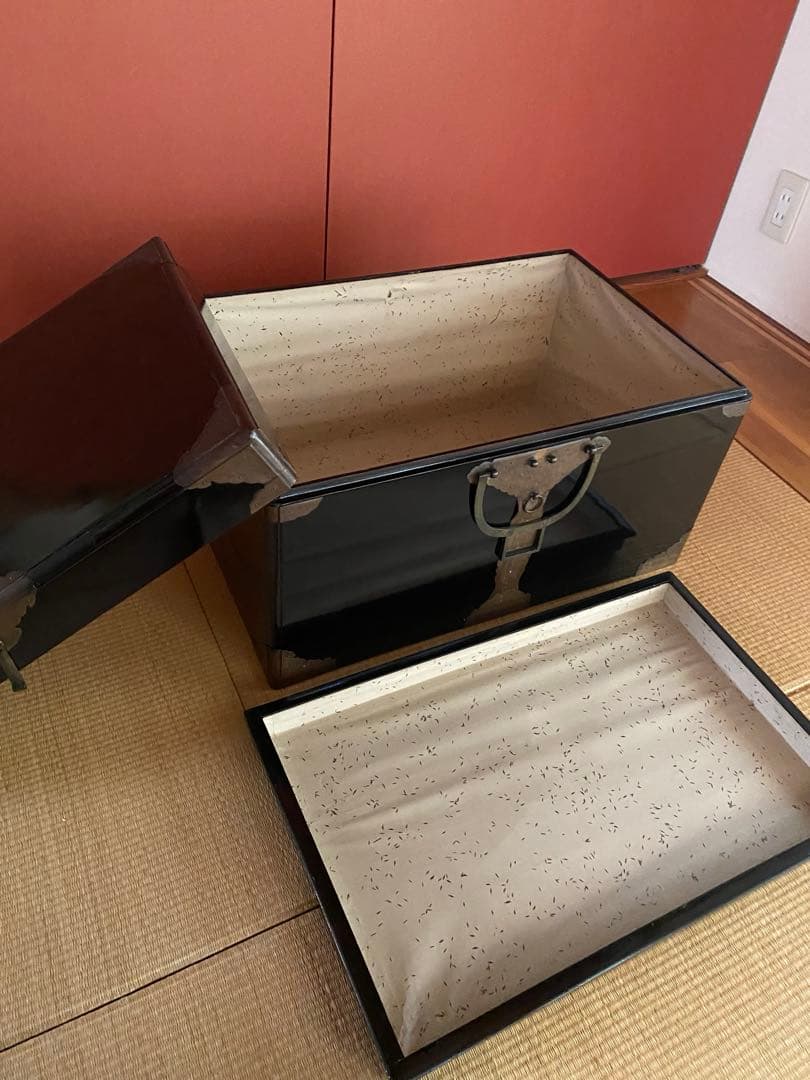 真鍮・銅の挟み箱　衣裳箱　黒色　お値下げ
