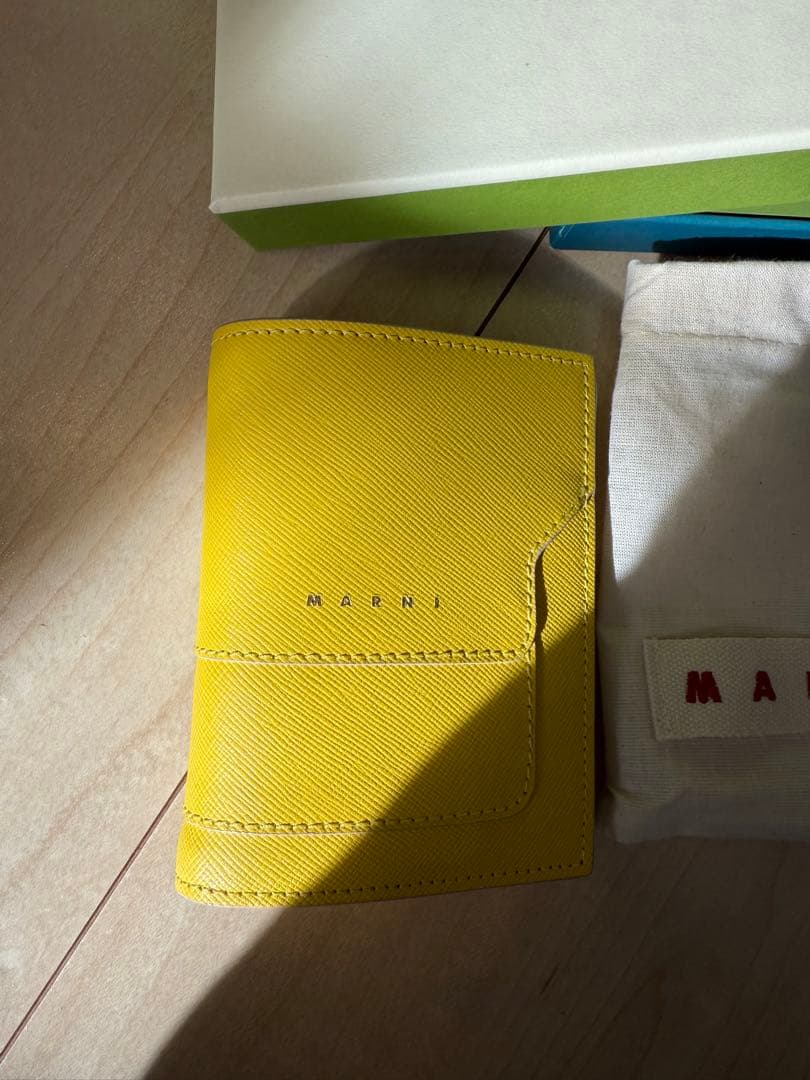 新品未使用⭐︎MARNI マルニ　二つ折り財布