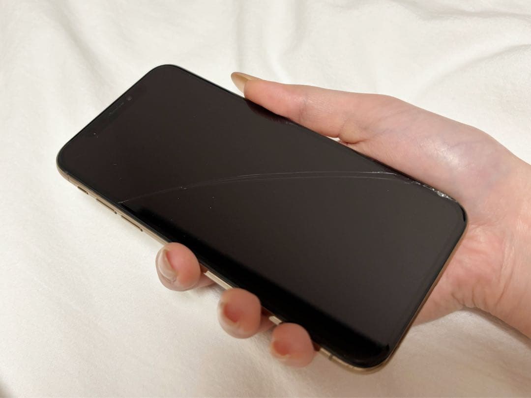 ■ Apple iPhone XS 64G ゴールド 本体のみ ひび割れあり