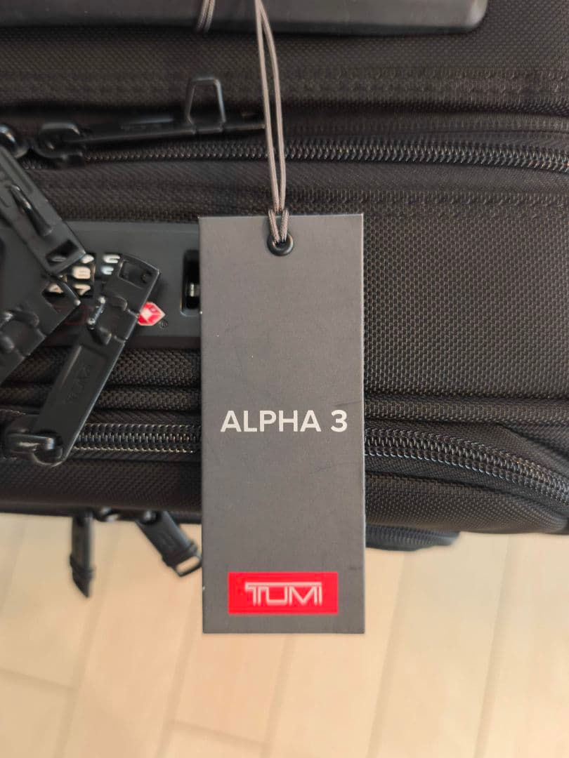 TUMI/ALPHA3/インターナショナル・エクスパンダブル2輪35㍑機内持込