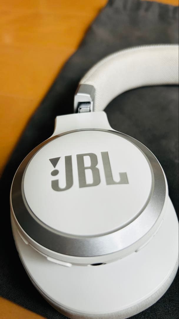 使用１ヶ月間！ JBL live 770 nc ワイヤレスヘッドホン ホワイト
