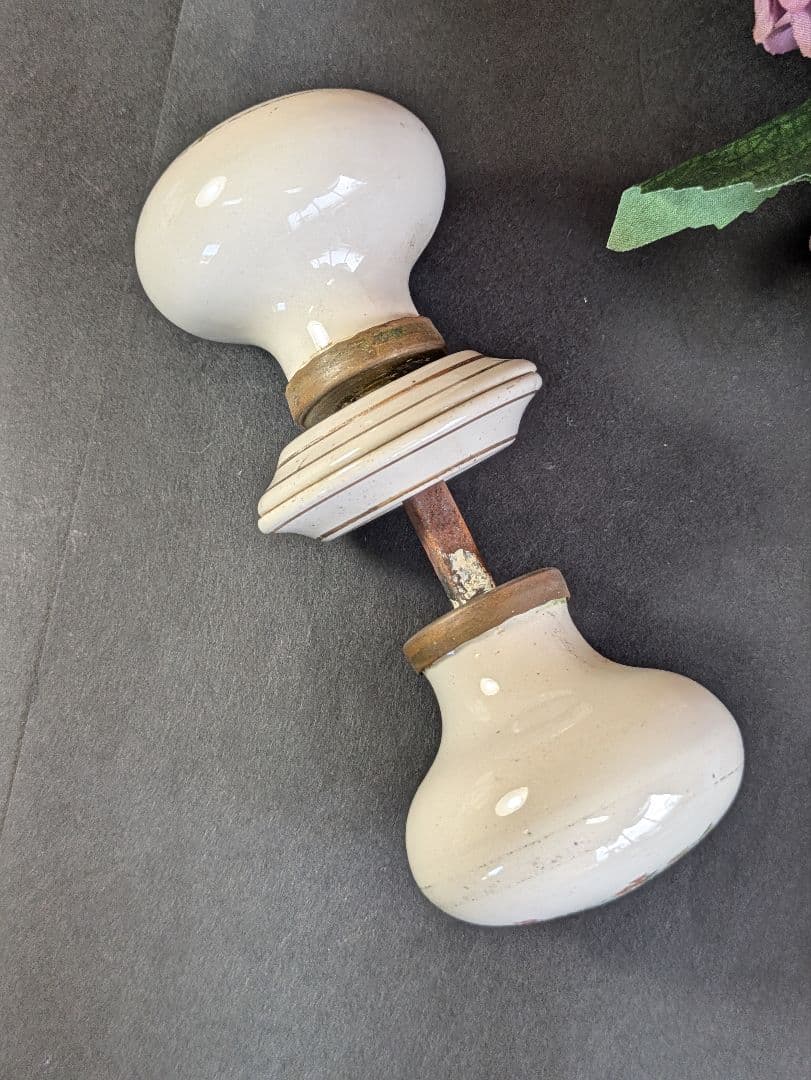 イギリス アンティーク 建材 ドアパーツ 陶器製 ドアノブ 握り玉 孔雀