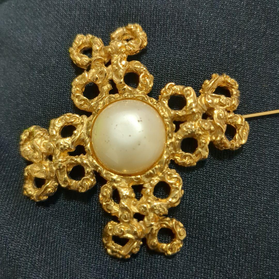 CHANEL　ブローチ　メッキ　パール　ゴールドカラー