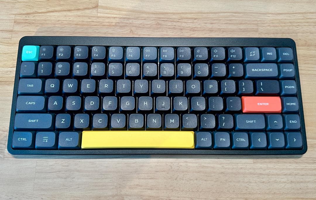 Nuphy Air75 V2 黒 Cowberry(45gf)軸