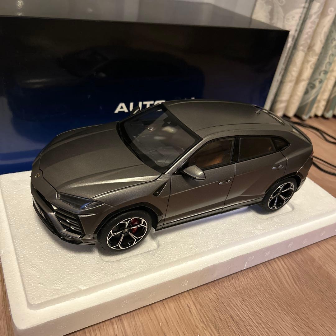 S*o様 オートアート ランボルギーニ ウルス autoart ミニカー