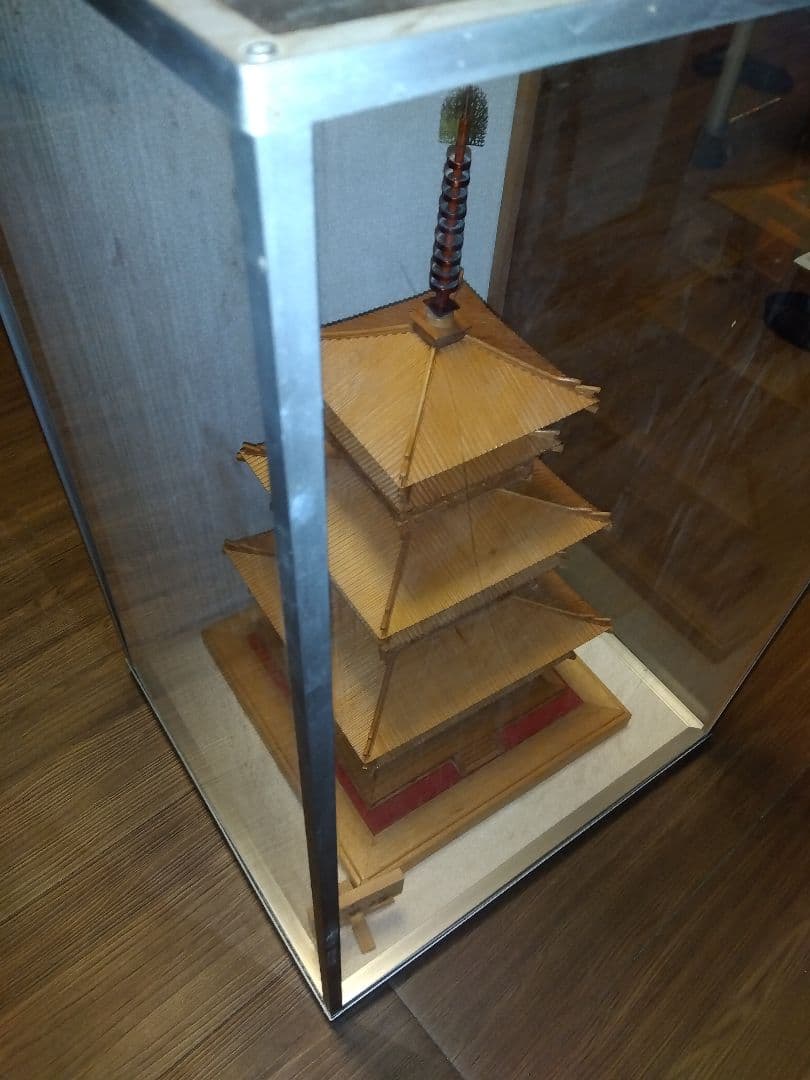 木製 薬師寺東塔模型 専用ケース付き 完成品