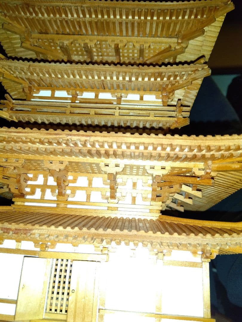 木製 薬師寺東塔模型 専用ケース付き 完成品