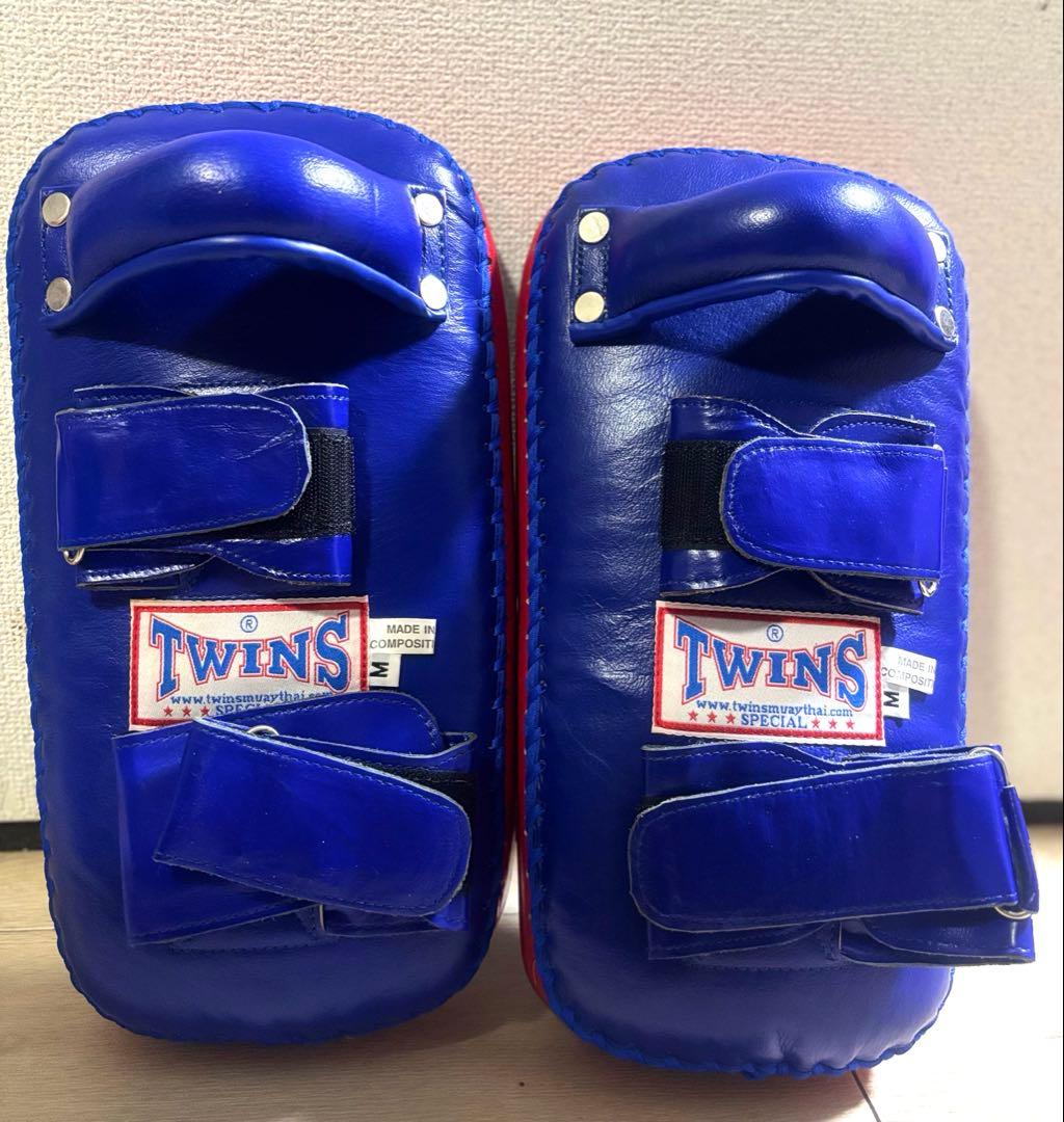 TWINS キックミット 青/赤 M