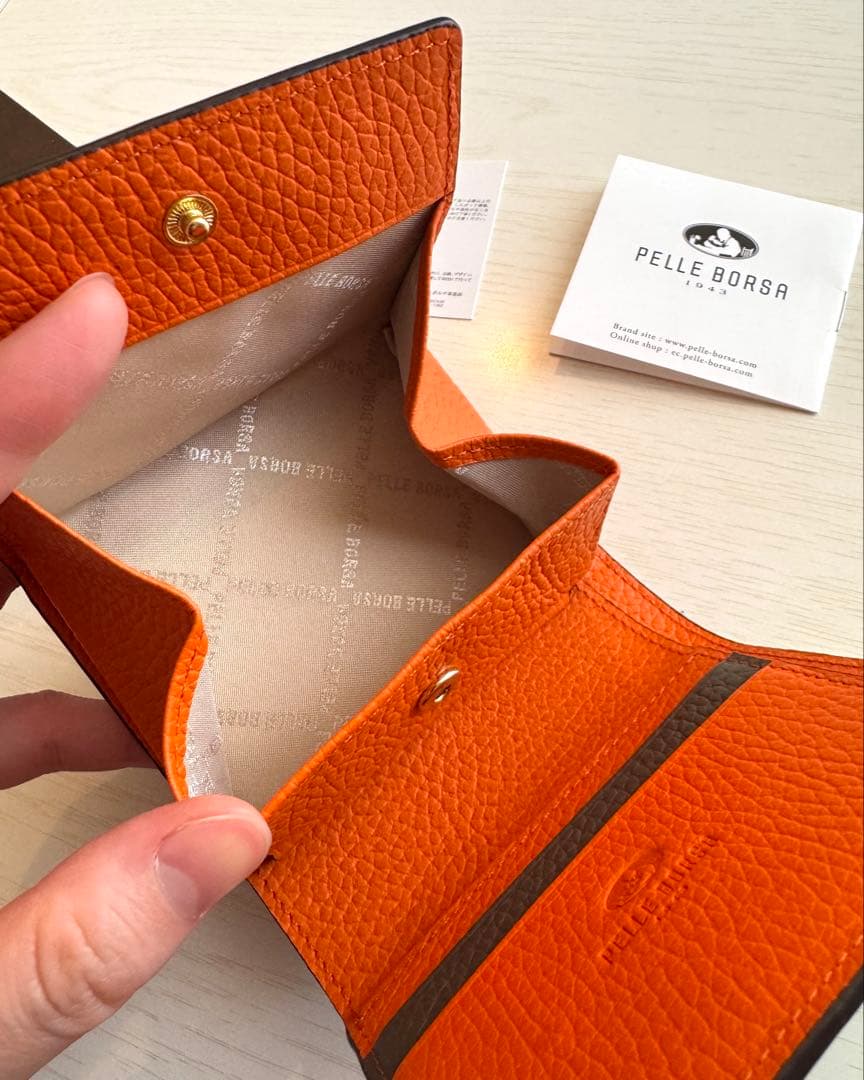 【ほぼ新品】　PELLE BORSA ペレボルサ　 二つ折り財布　トープ