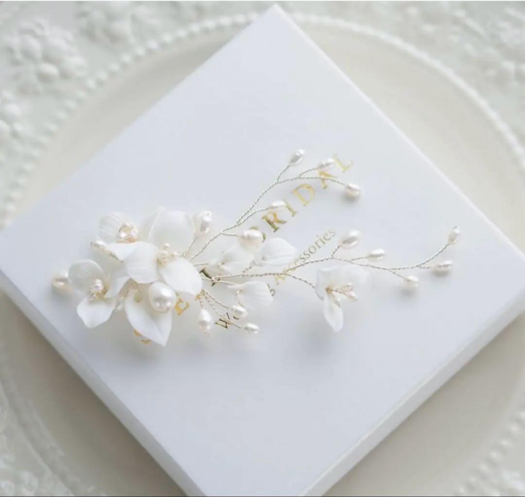【美品】STELLA BRIDAL ホワイトフラワーと淡水パールのヘッドドレス