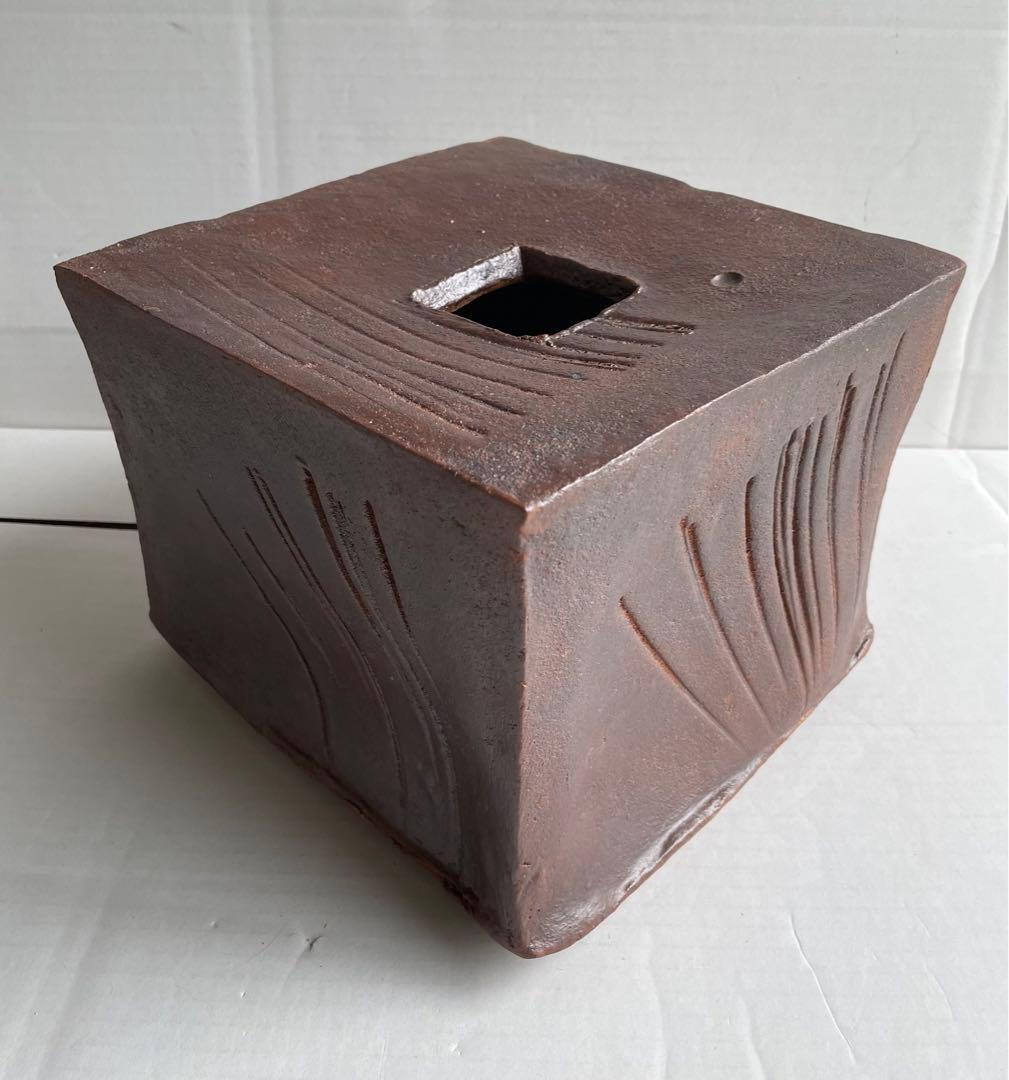 河本五郎　焼〆刻文　四方壺