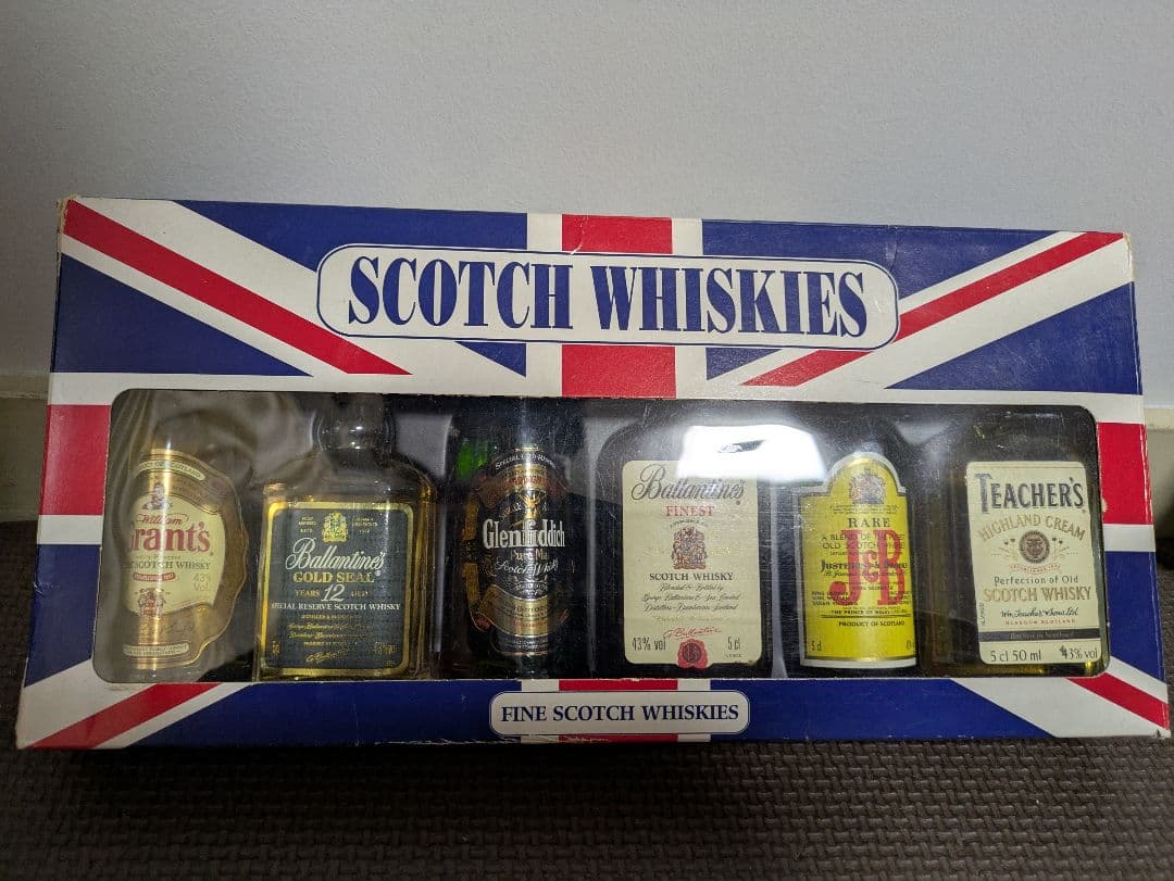 ミニュチュアボトル　ブランデー、ウイスキーセット 6本入り×２おまけ付き