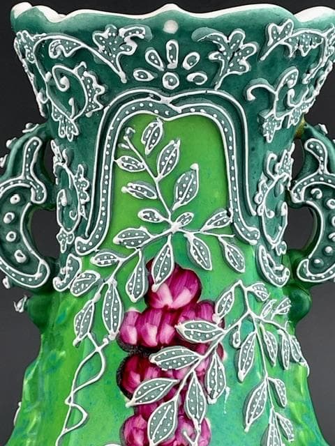 【希少】オールドニッポン 緑地藤紋一陳盛り花瓶 アールヌーボー様式 盛上げ 花器
