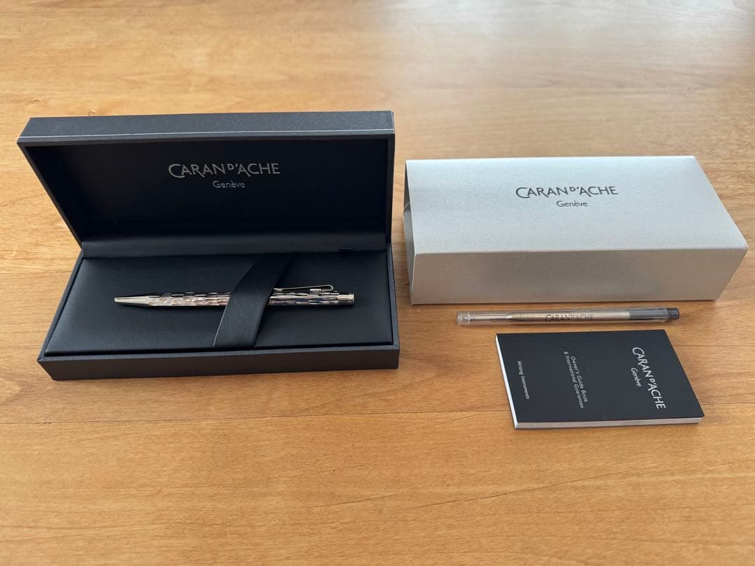 【黒鉛の「.」の部分 】カランダッシュ エクリドールベネシアンボールペン