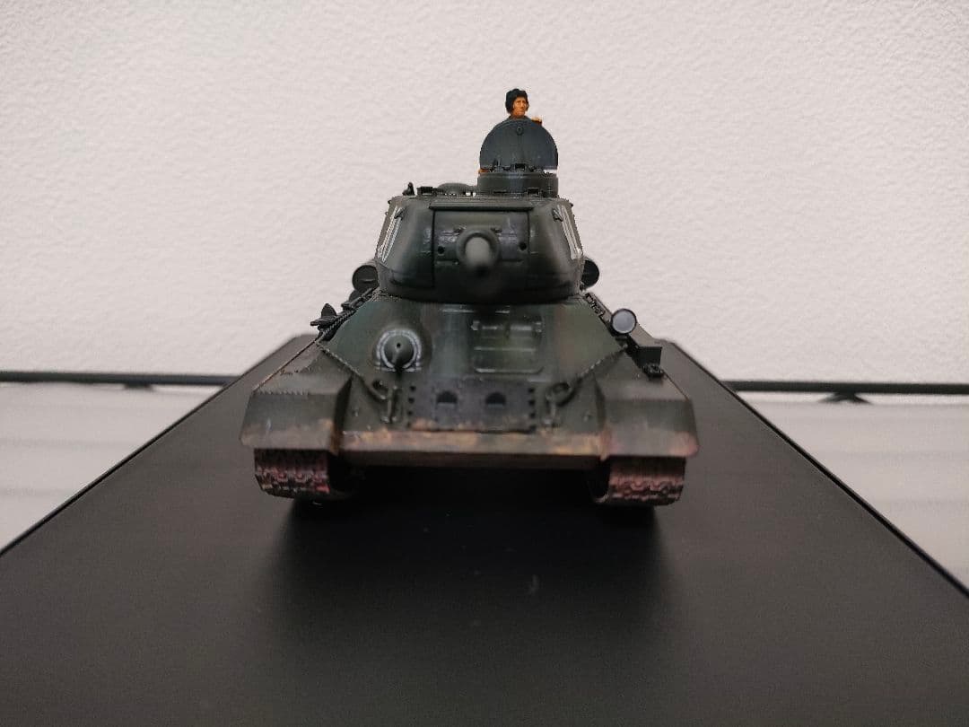 タミヤ1/48ソ連T34/85完成品　（ディスプレイケース付き）