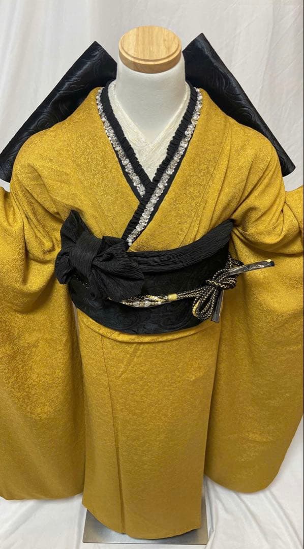 keーko　黒コーデver 金色振袖 黒色の帯付き