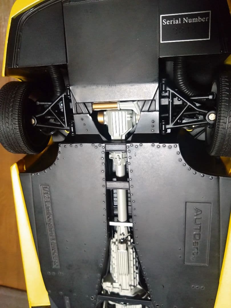 ムルシエラゴ　メタリックイエロー　1/12　Autoart