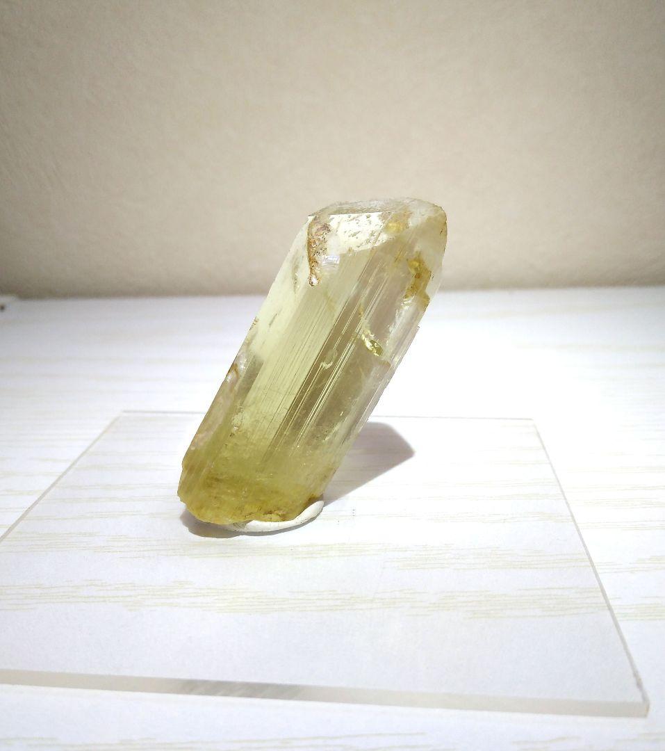 ヒデナイト　宝石質鉱物標本