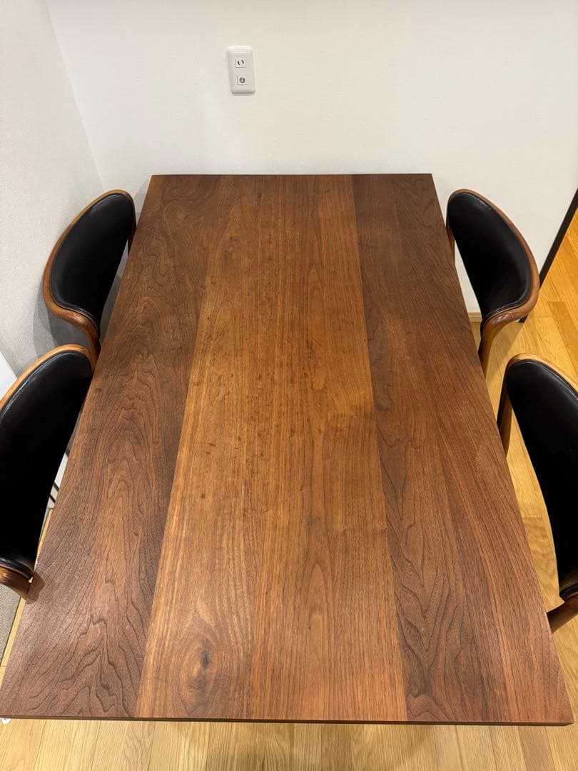 ダイニングテーブルと椅子4脚セット(Ritzwell QX Table)