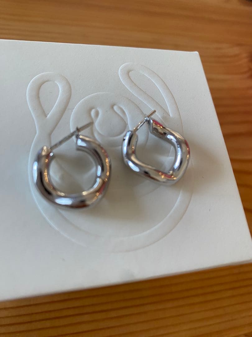 【Charlotte CHESNAIS】シルバーウェーブピアス