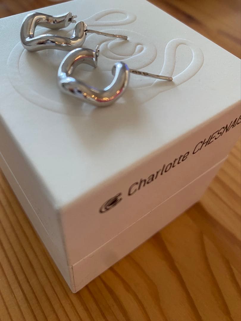 【Charlotte CHESNAIS】シルバーウェーブピアス