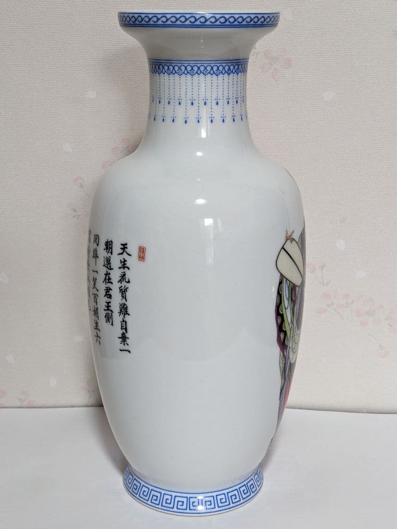 ♦中国陶磁器 瓔珞紋 団扇美人図 粉彩花瓶 陶画工１級職人手描き絵付け骨董品