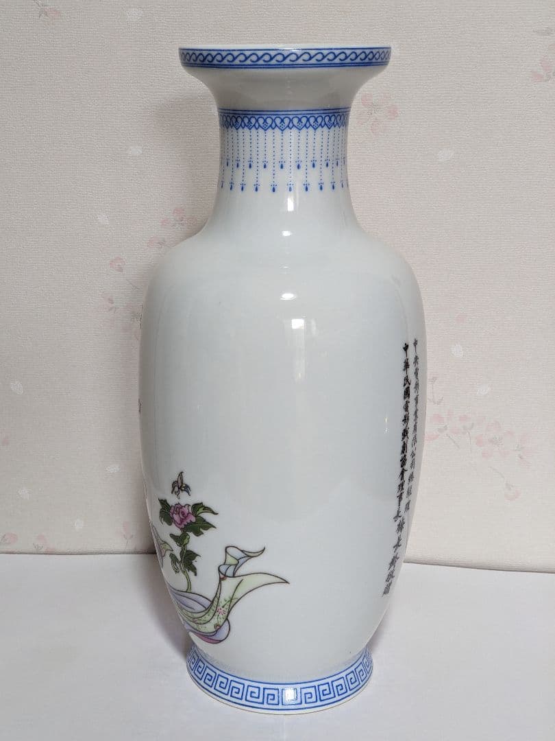 ♦中国陶磁器 瓔珞紋 団扇美人図 粉彩花瓶 陶画工１級職人手描き絵付け骨董品