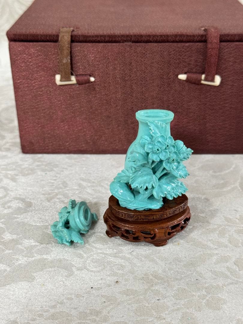 中国骨董　美術品　緑松石　彫刻　飾り物　木製台座付き