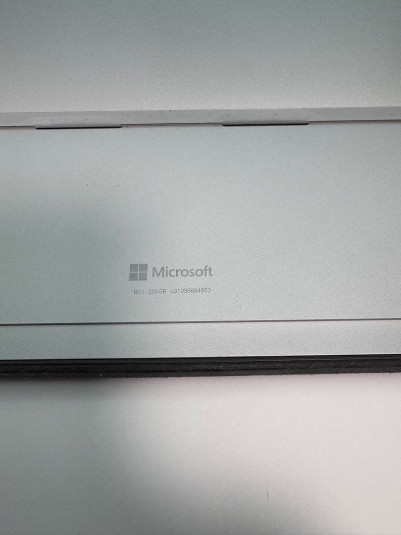 Surface Pro 5 Win11インストール済み